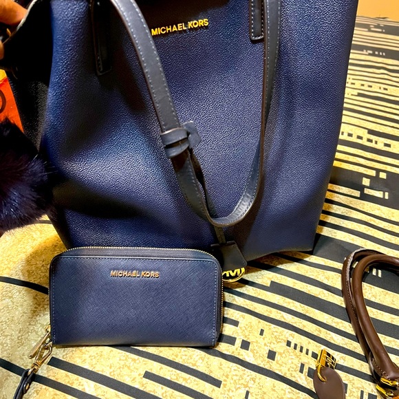 Straps are a little worn, but in great condition - Picture 1 of 3